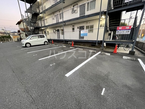 23/30 駐車場