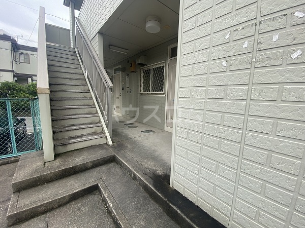 27/30 エントランス