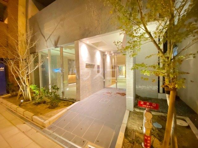 20/26 エントランス