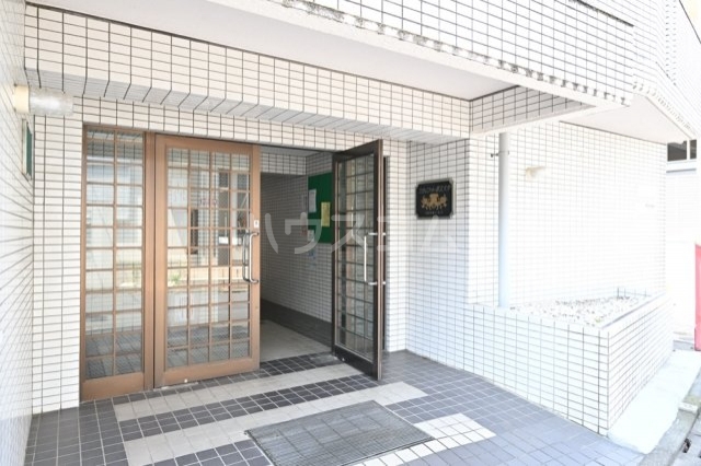 24/30 エントランス