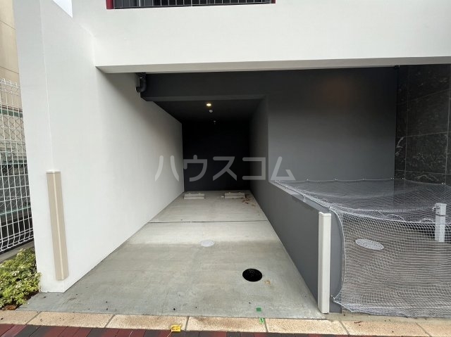 27/30 エントランス