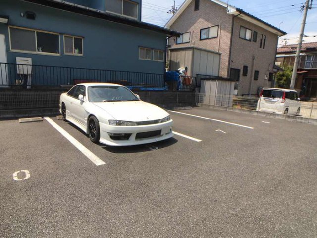 18/23 駐車場