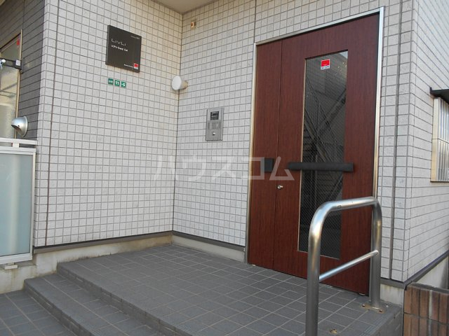 17/27 エントランス