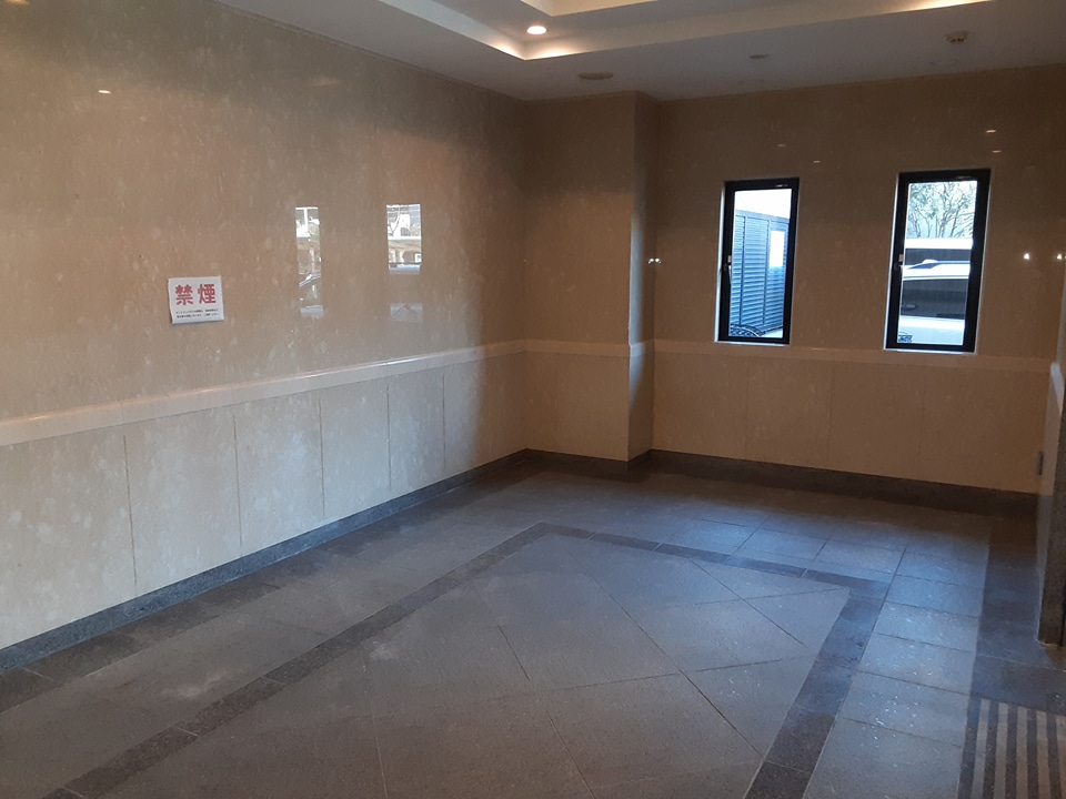 26/28 エントランス