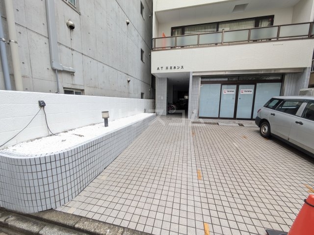 27/30 エントランス