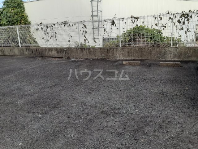 23/28 駐車場