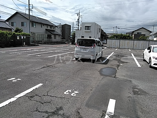 25/25 駐車場