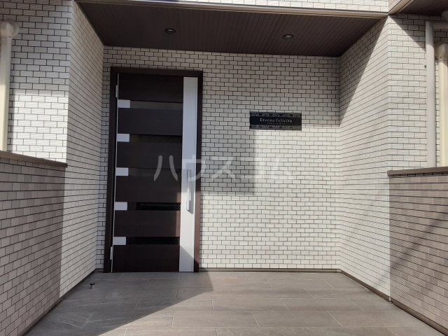 26/30 エントランス