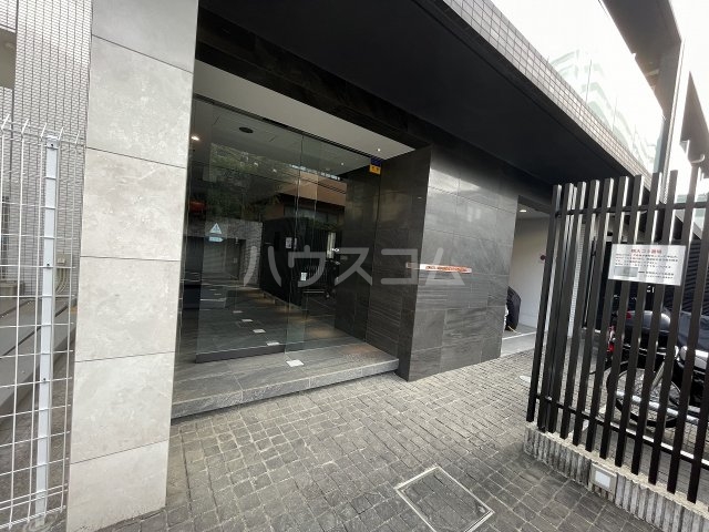 21/25 エントランス