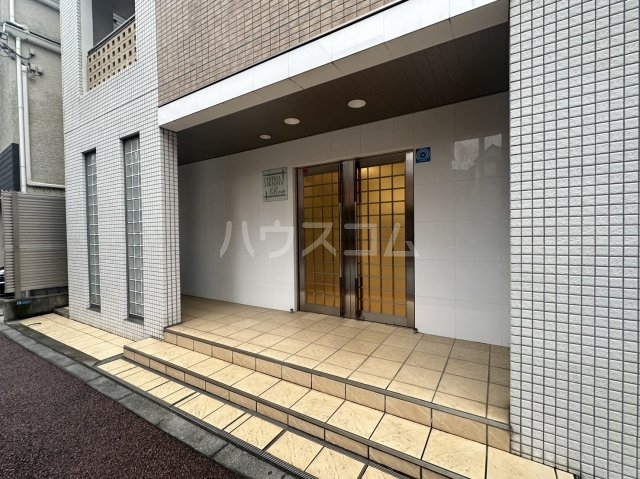 26/30 エントランス