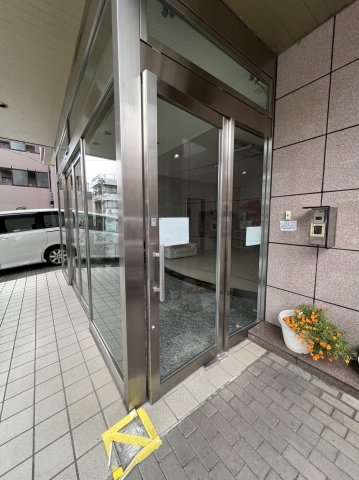 20/30 エントランス