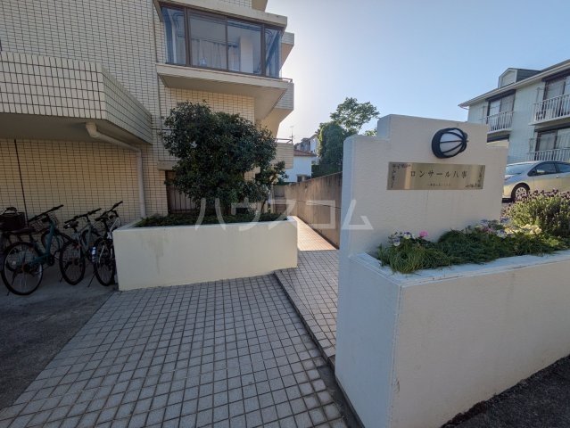 26/30 エントランス