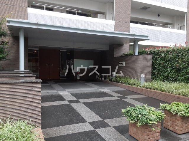 26/28 エントランス