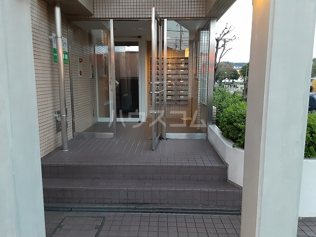 24/30 エントランス