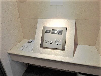 13/23 エントランス