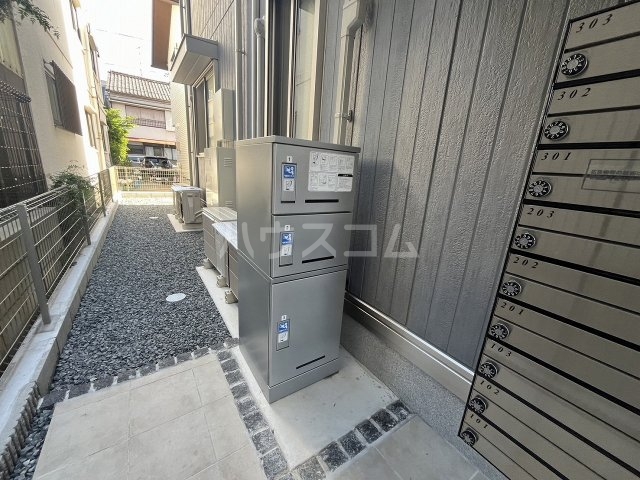 28/30 エントランス