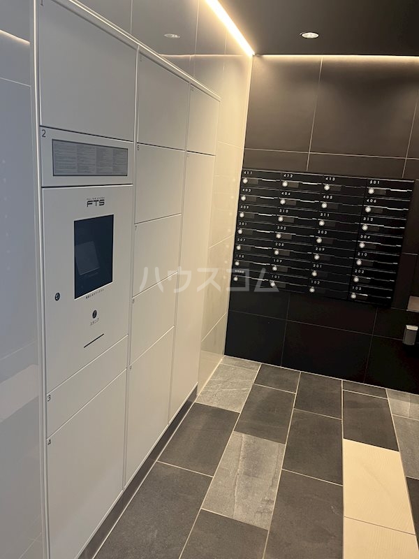 23/30 エントランス