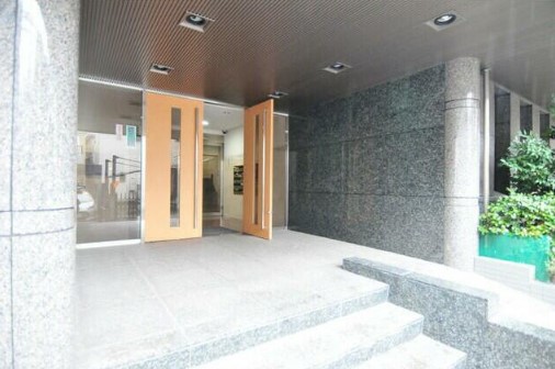 28/30 エントランス