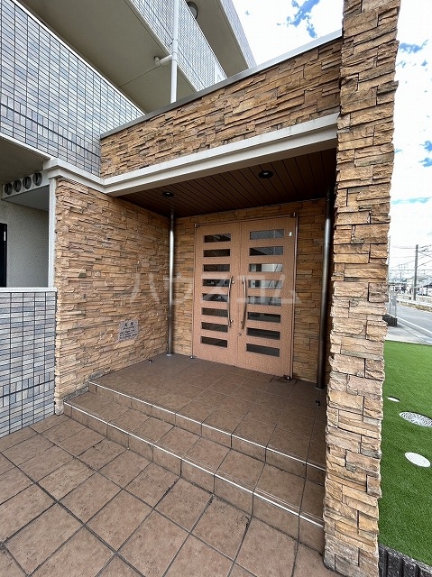 25/30 エントランス