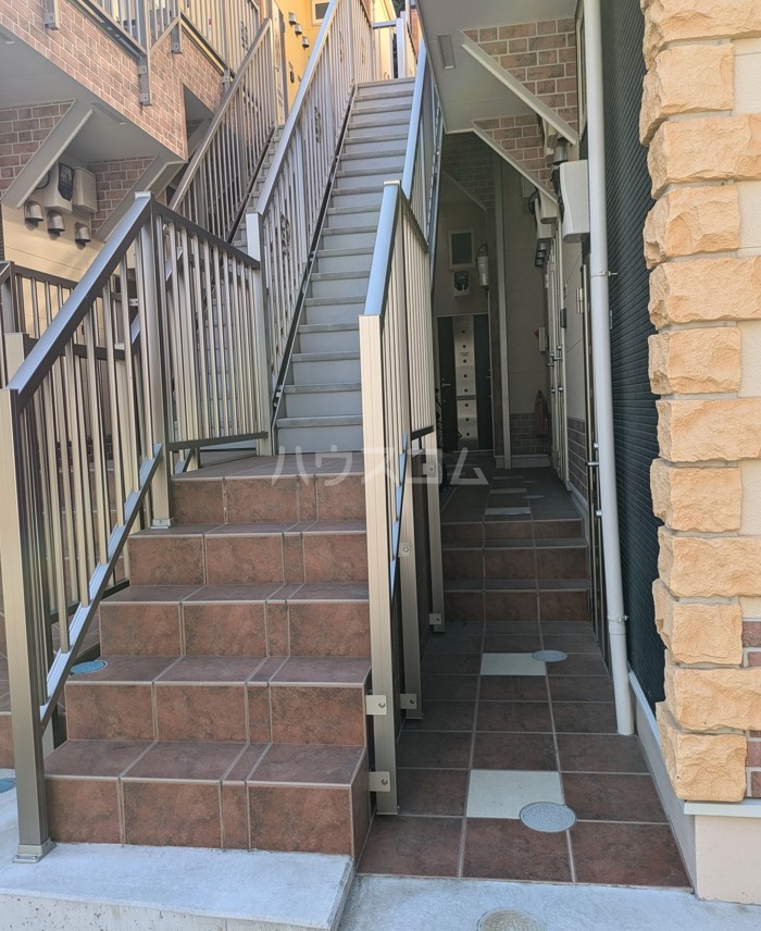 19/26 エントランス