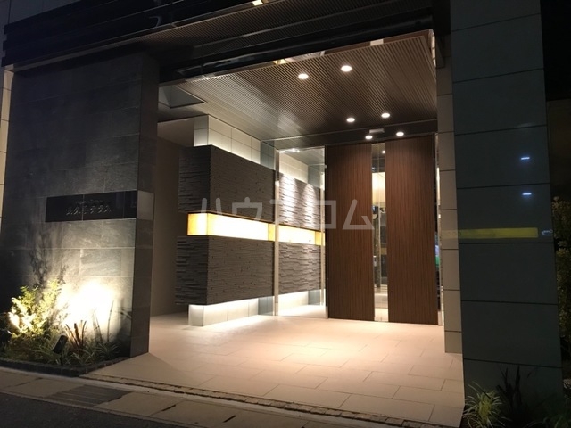 24/27 エントランス