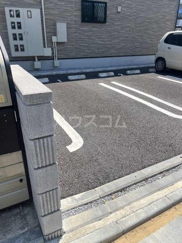 27/30 駐車場