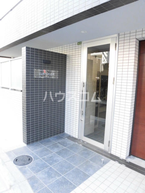 23/27 エントランス