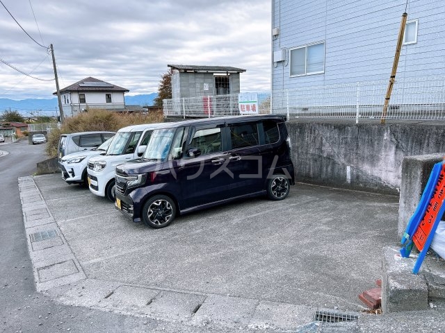 18/18 駐車場