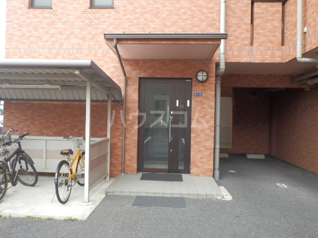 21/30 エントランス