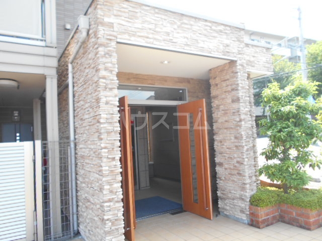 22/23 エントランス