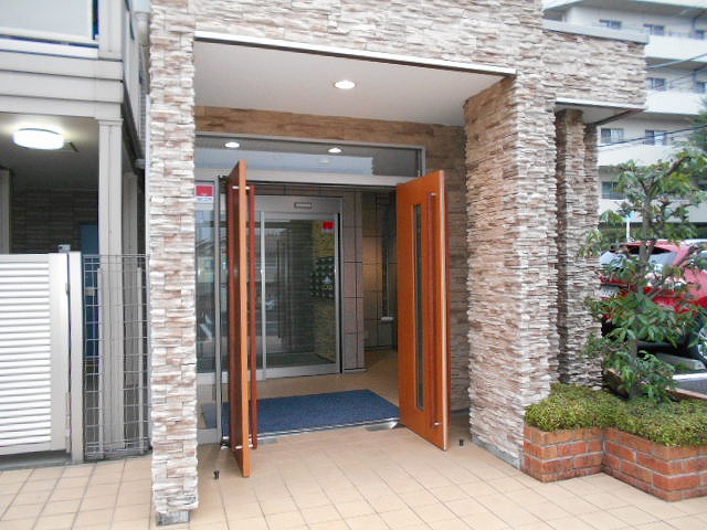 27/29 エントランス