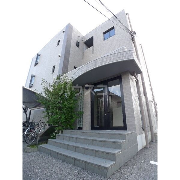 17/23 エントランス