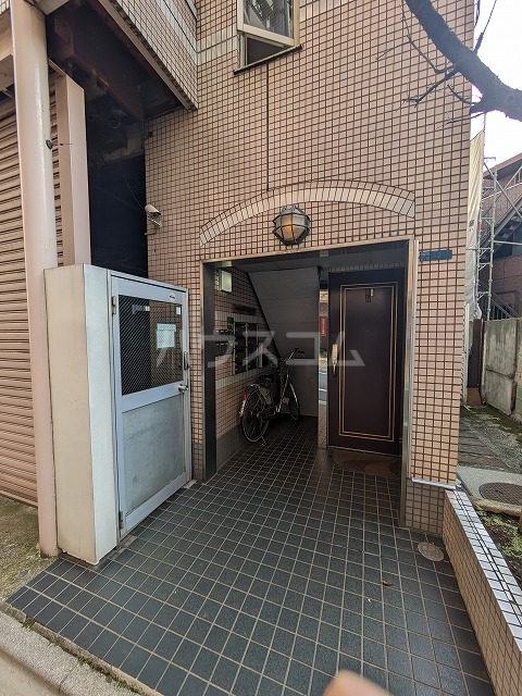 22/30 エントランス
