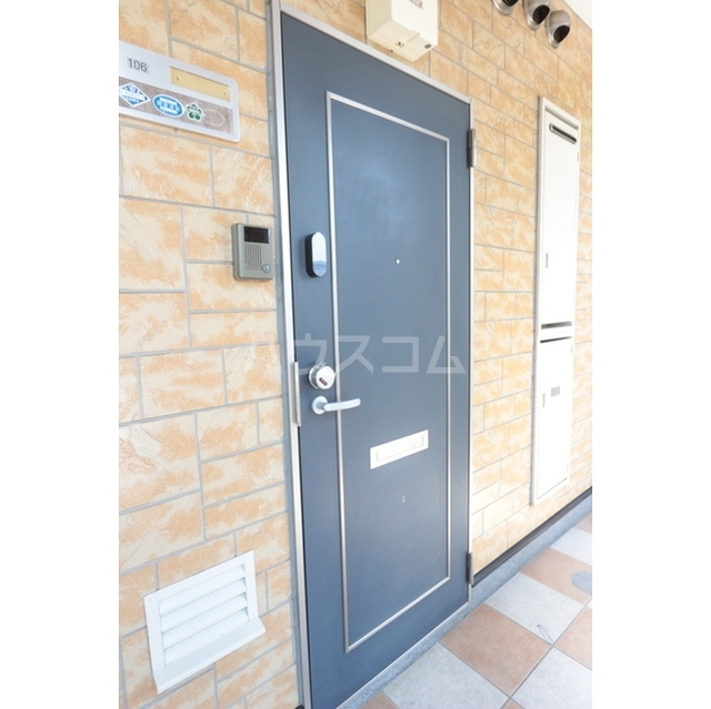 18/21 エントランス