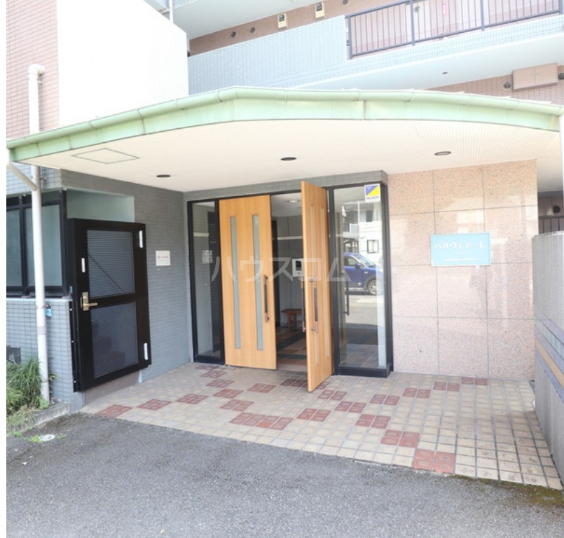 19/30 エントランス