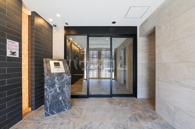 23/30 エントランス