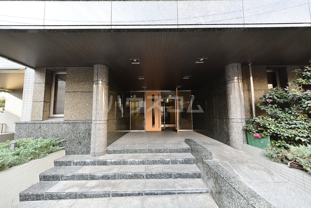 25/30 エントランス