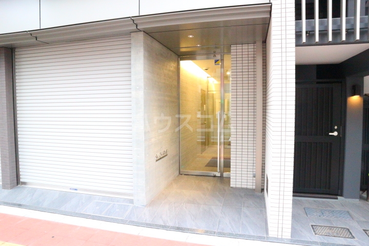 23/30 エントランス