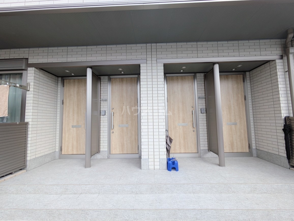 28/30 エントランス