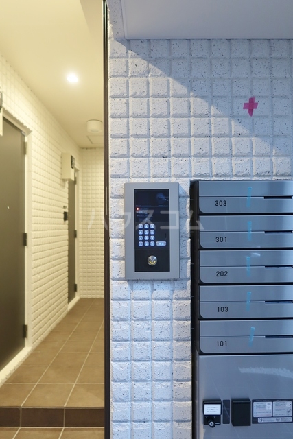 18/22 エントランス