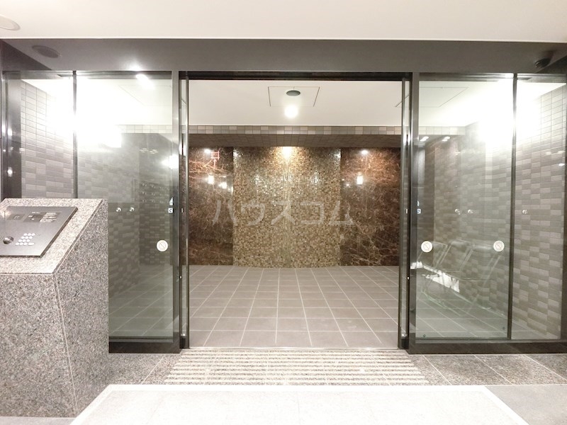 21/26 エントランス