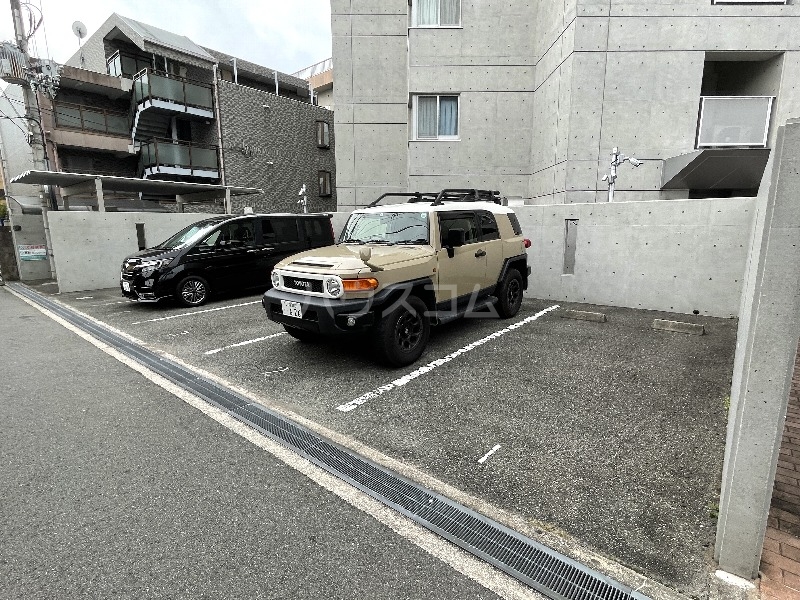 2/3 駐車場