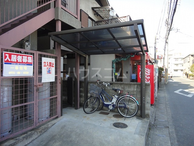 26/30 エントランス