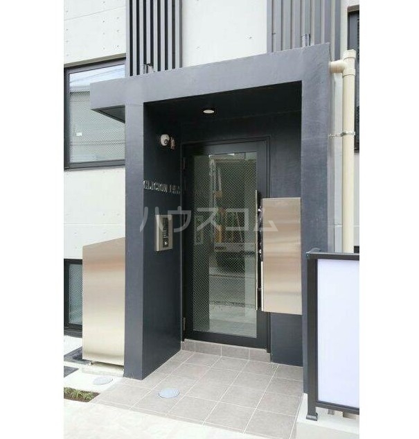 28/30 エントランス