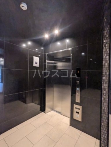 13/23 エントランス