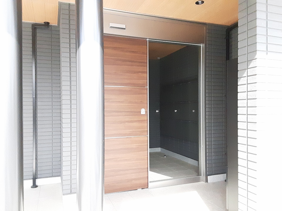 28/30 エントランス