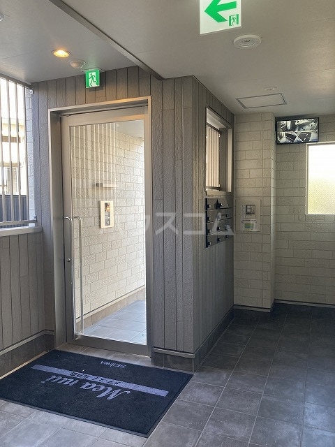 22/23 エントランス