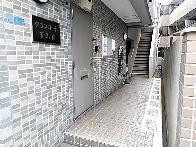 24/30 エントランス