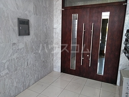 23/30 エントランス