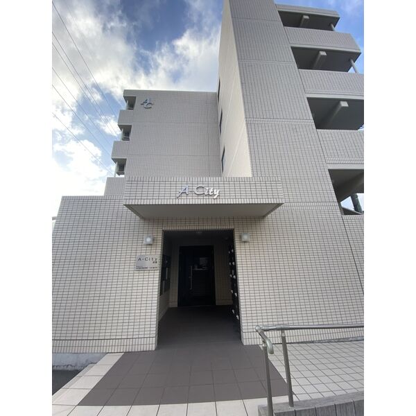 21/30 エントランス